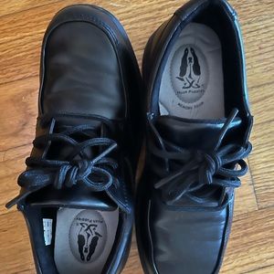 Hush Puppies boys shoes black, size 3